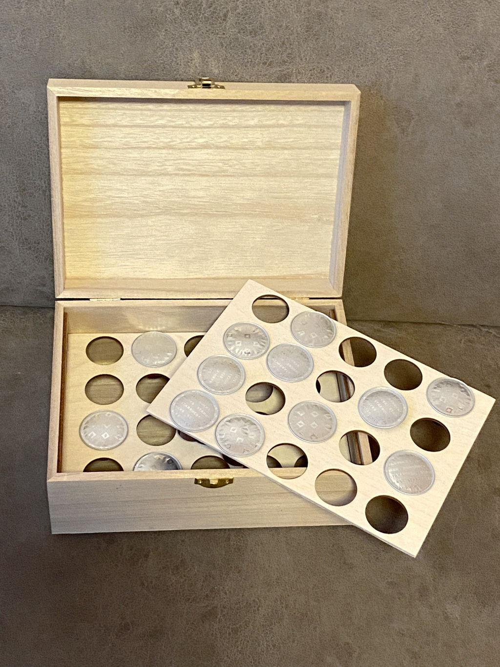 houten kist voor koffiecups lifestyle