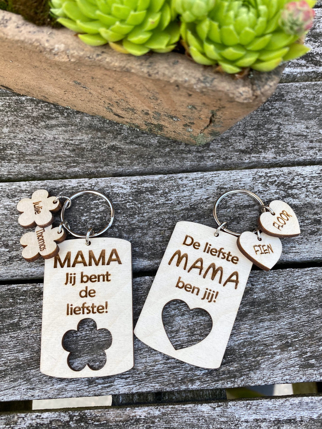 houten gepersonaliseerde sleutelhanger mamamoederdag detail