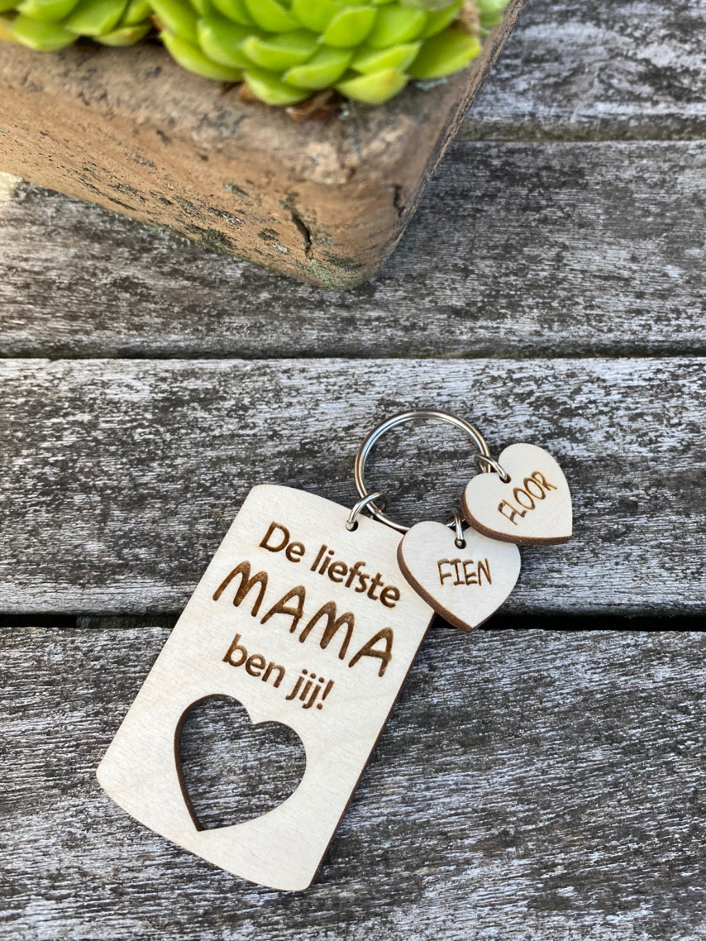 houten gepersonaliseerde sleutelhanger mamamoederdag front view