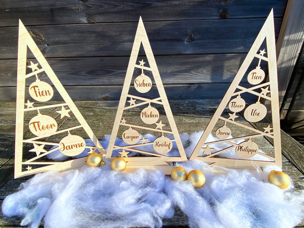 Houten kerstboom met namen lifestyle