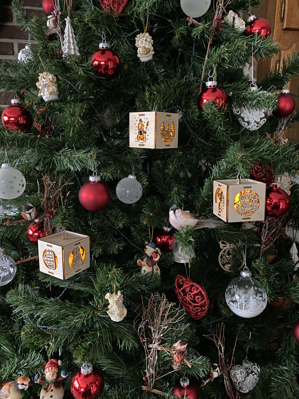 houten kubus kerstbal met verlichting view 5