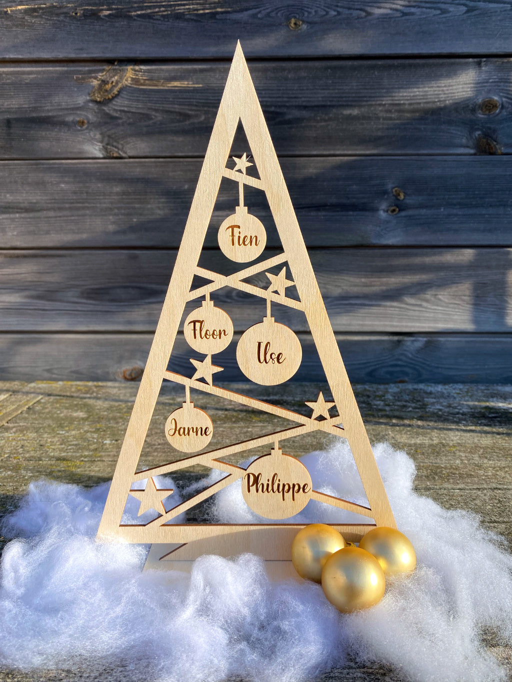Houten kerstboom met namen view 4