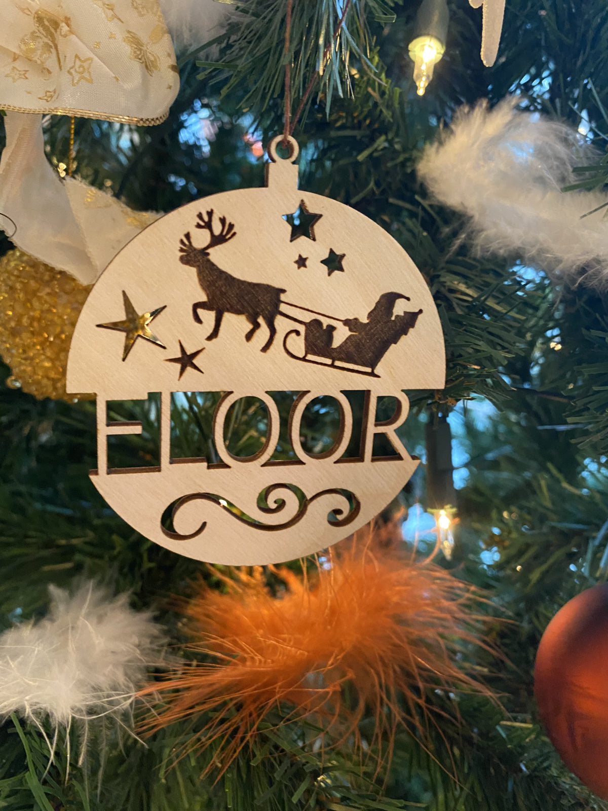 gepersonaliseerde kerstbal in hout view 5