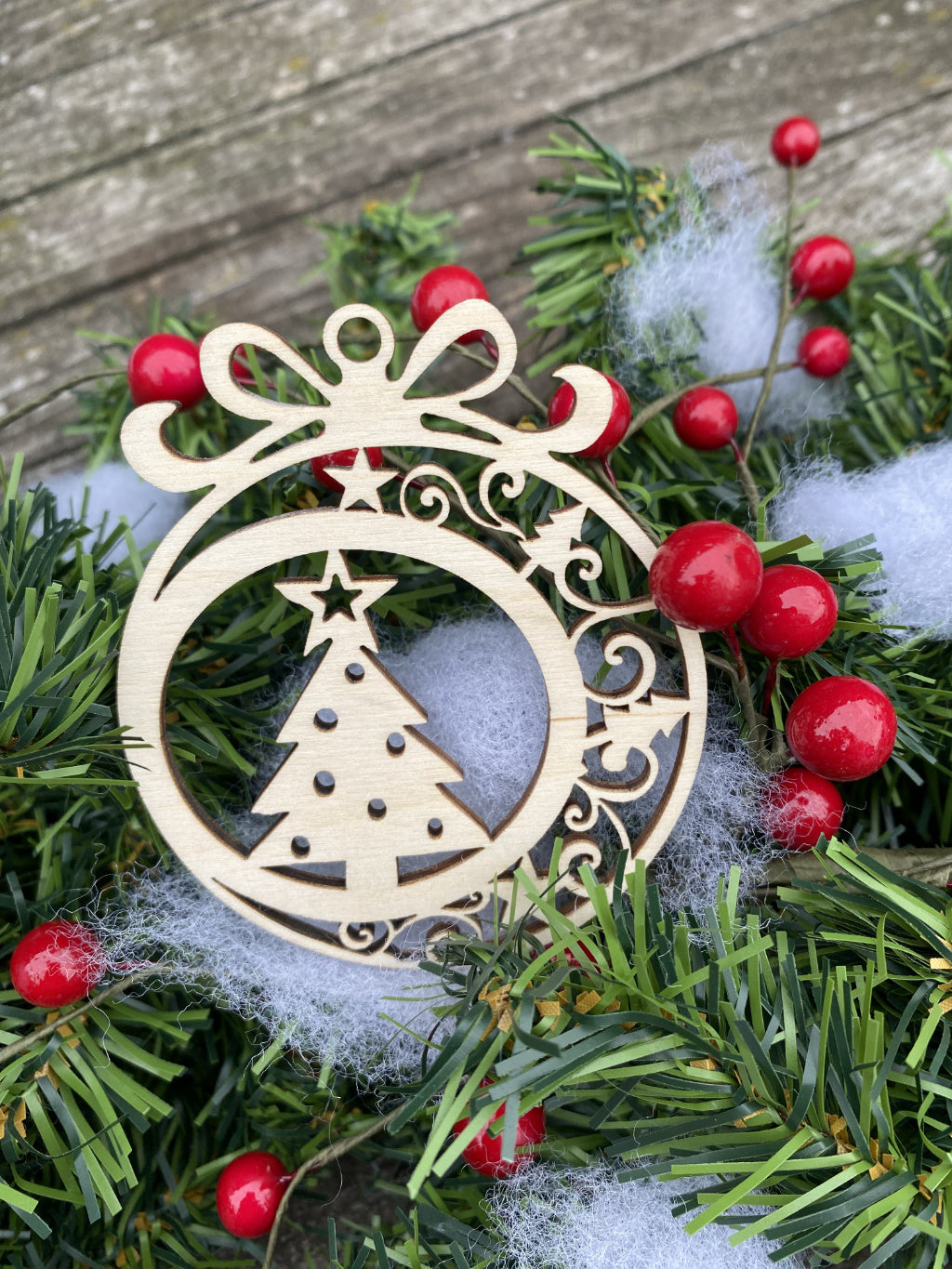 set van 6 kerstballen met strik en 1 met naam per 6 detail