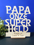 Papa onze superheld met staander front view