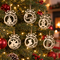 Set van zes ronde houten kerstversieringen met gesneden motieven en één met de naam Thomas.